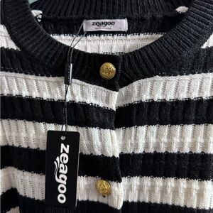 Zeagoo Women's Black and White Striped Cardigan